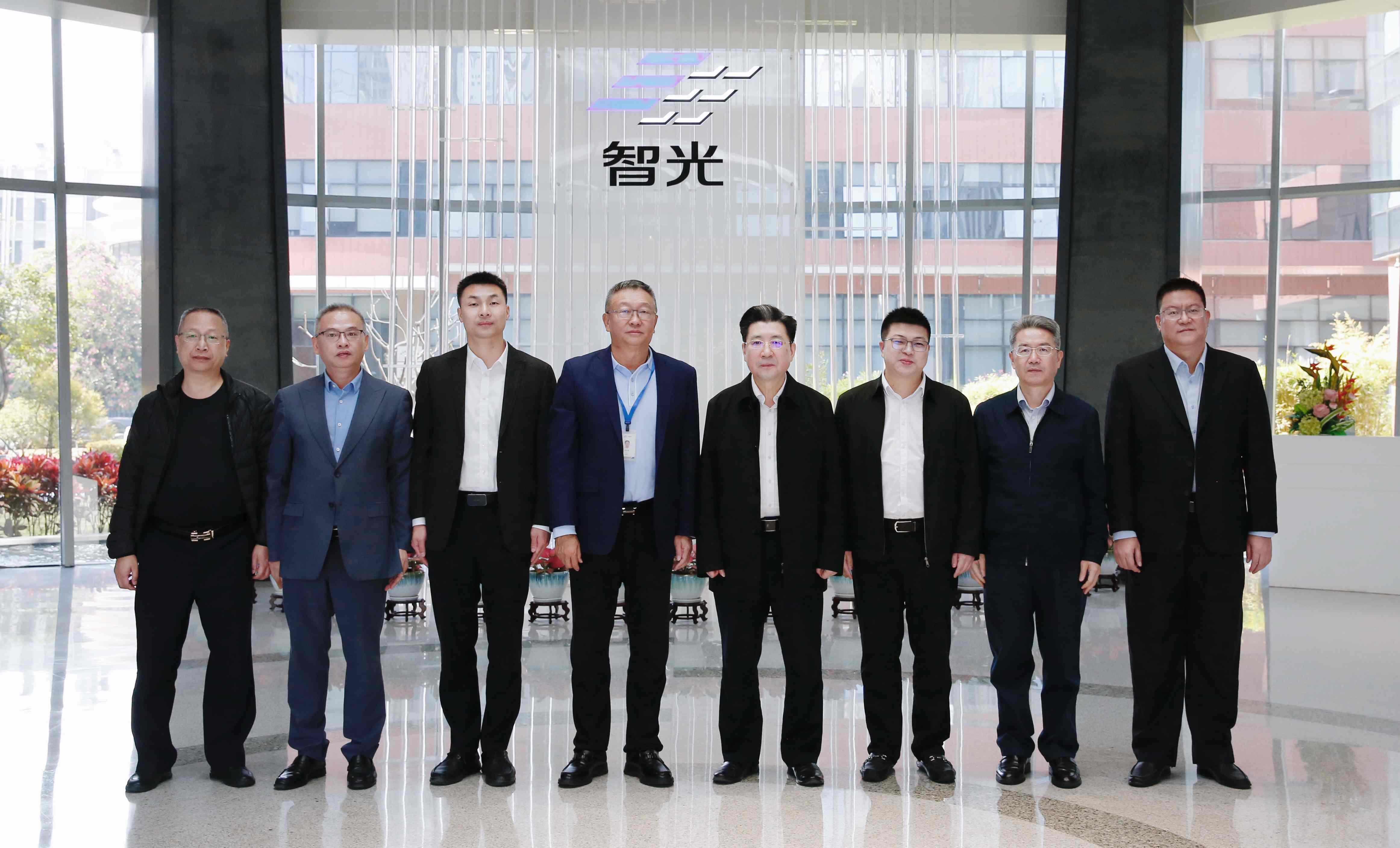 梅州市委副书记、市长王晖一行莅临必一运动电气调研交流